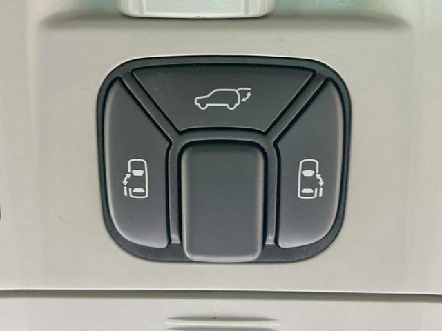 【両側パワースライドドア】スマートキーや運転席のスイッチで後席両側スライドドアの開閉が可能♪電動だから力を入れてドアを開ける必要が無く、小さなお子様でも簡単に開け閉めでき快適です♪