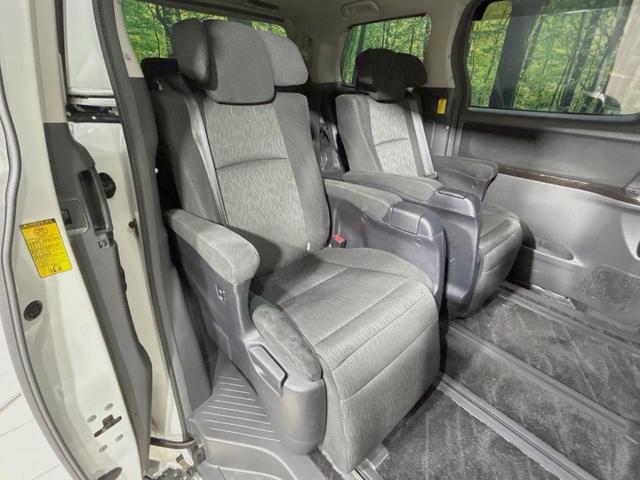 後部座席も気になるようなキズ・汚れやへたり等、大きなダメージはなく、良好な状態です。