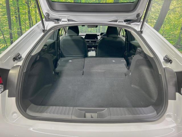 後席を格納すると、これだけの広さが！シーンに合わせたシートアレンジで、大きな荷物も積むことが出来ます♪