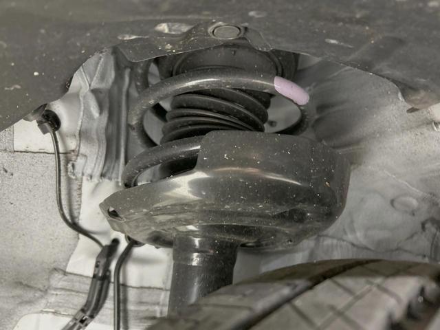 お車を安心してお乗りいただく為には、足回りの定期点検が欠かせません。サービスサポート（有償保証）では無料点検もご提供しており、安心のカーライフをお過ごしいただけるサポート体制が整っています。