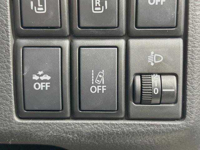 【車線逸脱警報】道路上の白（黄）線を認識し、意図せず走行中の車線からはみ出しそうになった時、メーター内の警告灯とブザーで注意喚起してくれる安心・安全機能です♪