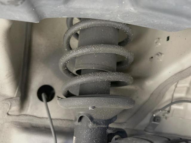 お車を安心してお乗りいただく為には、足回りの定期点検が欠かせません。サービスサポート（有償保証）では無料点検もご提供しており、安心のカーライフをお過ごしいただけるサポート体制が整っています。