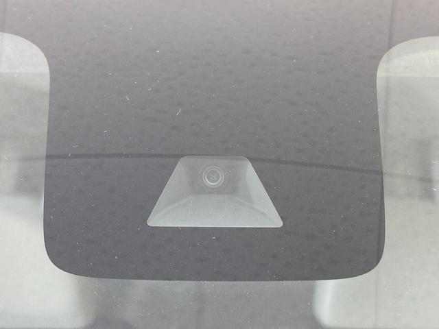 【インテリジェントエマージェンシーブレーキ】フロントカメラで前方の車両や歩行者を検知。衝突しそうな時は衝突被害軽減ブレーキが作動、衝突回避をサポート。より安全にドライブをお楽しみいただけます。