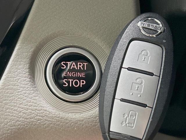 【インテリジェントキー】カバンやポケットに入れたままでもドアの施錠・解錠が可能なスマートキーを装備。エンジンのオン・オフ時もカギを取り出す必要が無いからとっても便利です♪