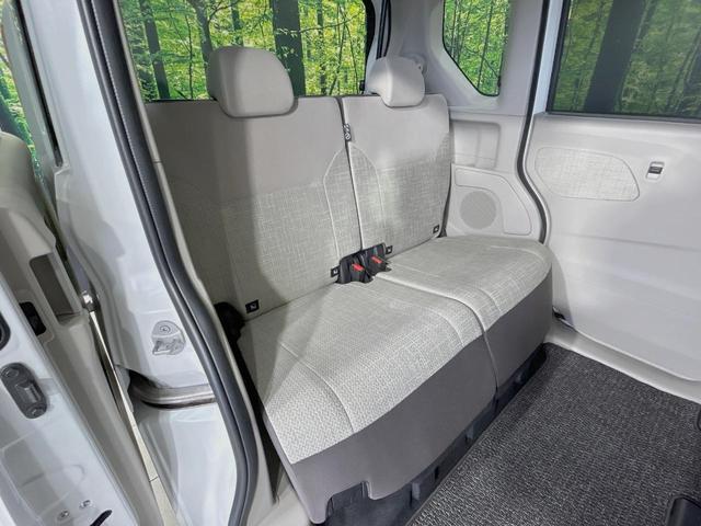 後部座席も気になるようなキズ・汚れやへたり等、大きなダメージはなく、良好な状態です。