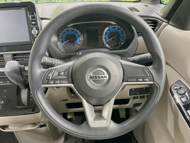 インテリアに合わせたデザインのステアリングは、運転される方のことも考え、運転しやすい形状、大きさです。是非一度、実際に触ってお確かめください。