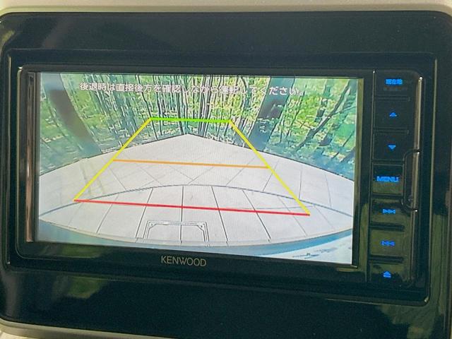 【バックカメラ】駐車時に後方がリアルタイム映像で確認できます。大型商業施設や立体駐車場での駐車時や、夜間のバック時に大活躍！運転スキルに関わらず、今や必須となった装備のひとつです！