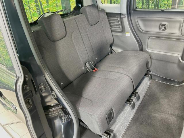 後部座席も気になるようなキズ・汚れやへたり等、大きなダメージはなく、良好な状態です。