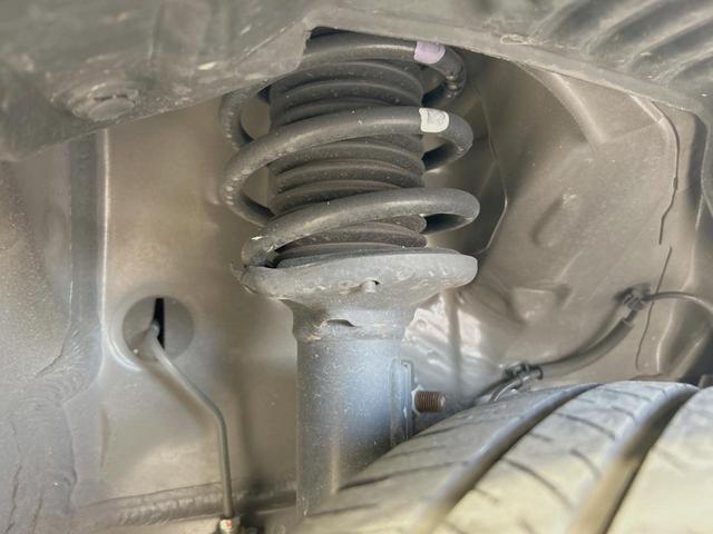 お車を安心してお乗りいただく為には、足回りの定期点検が欠かせません。サービスサポート（有償保証）では無料点検もご提供しており、安心のカーライフをお過ごしいただけるサポート体制が整っています。