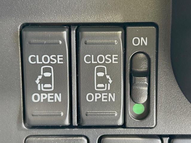 【両側パワースライドドア】スマートキーや運転席のスイッチで後席両側スライドドアの開閉が可能♪電動だから力を入れてドアを開ける必要が無く、小さなお子様でも簡単に開け閉めでき快適です♪