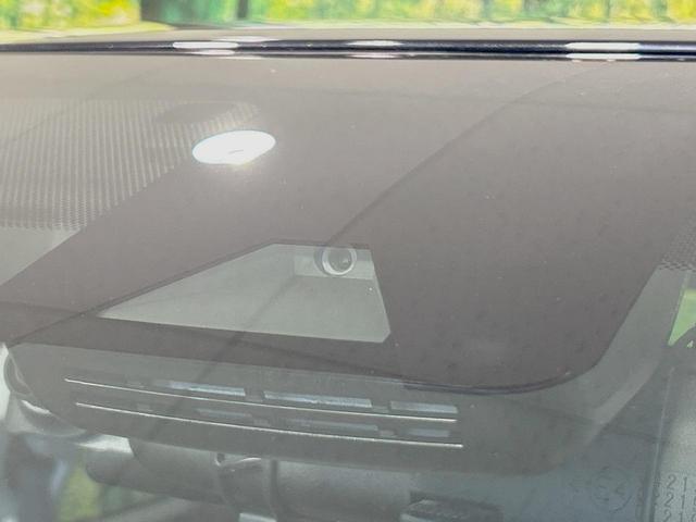 ヤリスクロス ハイブリッドＺ　全周囲カメラ　ブラインドスポットモニター　ハーフレザーシート　パワーシート　ドラレコ　コーナーセンサー　スマートキー　ＬＥＤヘッド　ＥＴＣ２．０　純正１８インチアルミ　オートハイビーム　オートライト（3枚目）