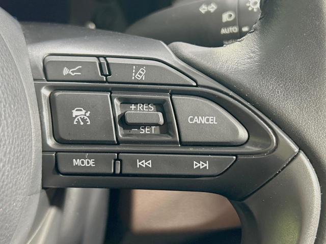 ヤリスクロス ハイブリッドＺ　全周囲カメラ　ブラインドスポットモニター　ハーフレザーシート　パワーシート　ドラレコ　コーナーセンサー　スマートキー　ＬＥＤヘッド　ＥＴＣ２．０　純正１８インチアルミ　オートハイビーム　オートライト（6枚目）