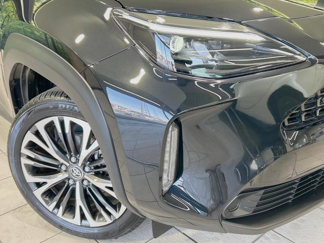 ヤリスクロス ハイブリッドＺ　全周囲カメラ　ブラインドスポットモニター　ハーフレザーシート　パワーシート　ドラレコ　コーナーセンサー　スマートキー　ＬＥＤヘッド　ＥＴＣ２．０　純正１８インチアルミ　オートハイビーム　オートライト（12枚目）