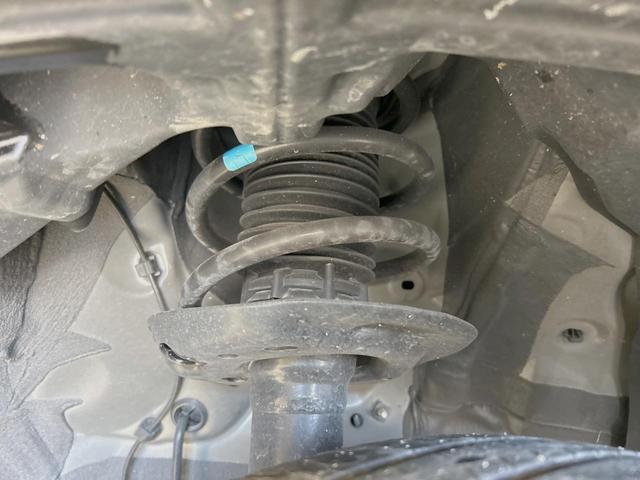 ヤリスクロス ハイブリッドＺ　全周囲カメラ　ブラインドスポットモニター　ハーフレザーシート　パワーシート　ドラレコ　コーナーセンサー　スマートキー　ＬＥＤヘッド　ＥＴＣ２．０　純正１８インチアルミ　オートハイビーム　オートライト（20枚目）