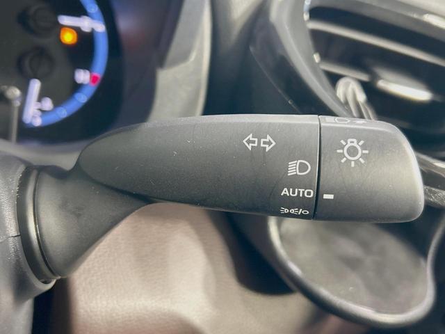 ヤリスクロス ハイブリッドＺ　全周囲カメラ　ブラインドスポットモニター　ハーフレザーシート　パワーシート　ドラレコ　コーナーセンサー　スマートキー　ＬＥＤヘッド　ＥＴＣ２．０　純正１８インチアルミ　オートハイビーム　オートライト（31枚目）