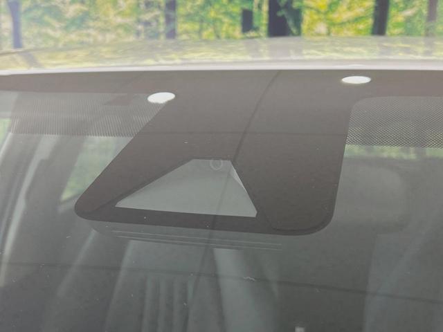 【トヨタセーフティセンス】走行中に前方の車両等を認識し、衝突しそうな時は警報とブレーキで衝突回避と被害軽減をアシスト。より安全にドライブをお楽しみいただけます。