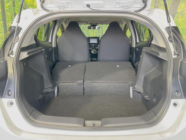 後席を格納すると、これだけの広さが！シーンに合わせたシートアレンジで、大きな荷物も積むことが出来ます♪