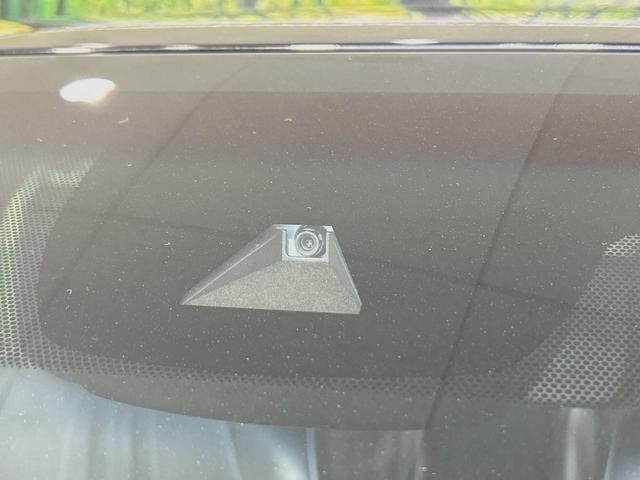 【トヨタセーフティセンス】走行中に前方の車両等を認識し、衝突しそうな時は警報とブレーキで衝突回避と被害軽減をアシスト。より安全にドライブをお楽しみいただけます。