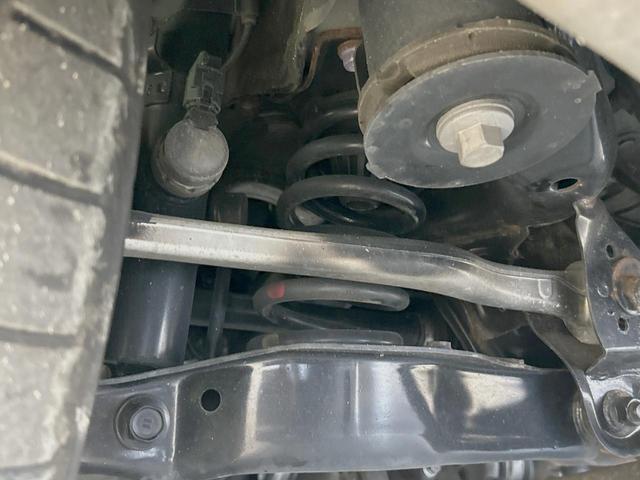 お車を安心してお乗りいただく為には、足回りの定期点検が欠かせません。サービスサポート（有償保証）では無料点検もご提供しており、安心のカーライフをお過ごしいただけるサポート体制が整っています。