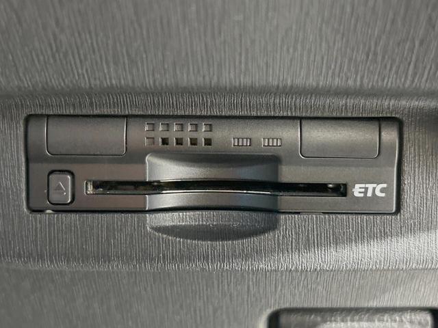 プリウス L 禁煙車 ビルトインETC 純正15インチアルミ オートライト オートエアコン Bluetooth CD 地デジ スマートキー パワーウィンドウ プライバシーガラス(4枚目)