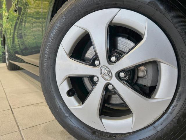 プリウス L 禁煙車 ビルトインETC 純正15インチアルミ オートライト オートエアコン Bluetooth CD 地デジ スマートキー パワーウィンドウ プライバシーガラス(13枚目)