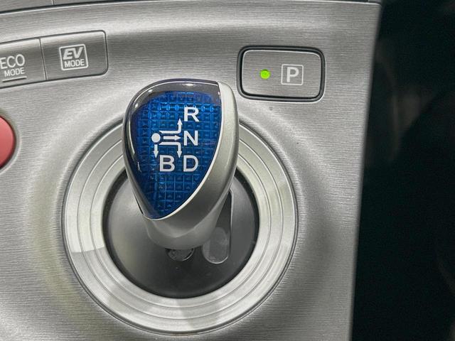 プリウス L 禁煙車 ビルトインETC 純正15インチアルミ オートライト オートエアコン Bluetooth CD 地デジ スマートキー パワーウィンドウ プライバシーガラス(21枚目)