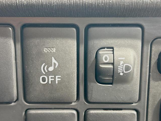 プリウス L 禁煙車 ビルトインETC 純正15インチアルミ オートライト オートエアコン Bluetooth CD 地デジ スマートキー パワーウィンドウ プライバシーガラス(24枚目)