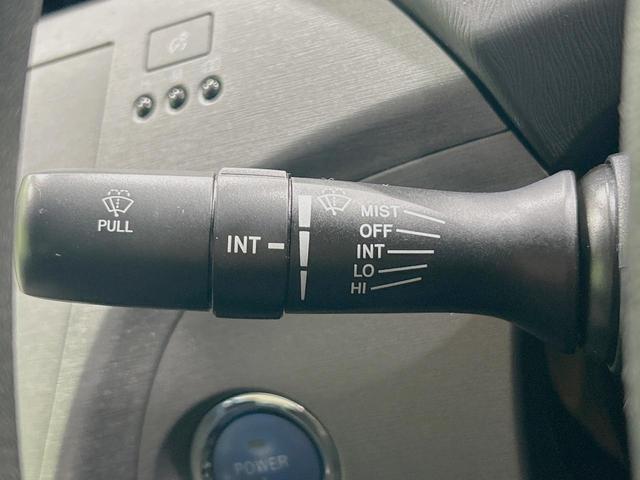 プリウス L 禁煙車 ビルトインETC 純正15インチアルミ オートライト オートエアコン Bluetooth CD 地デジ スマートキー パワーウィンドウ プライバシーガラス(27枚目)