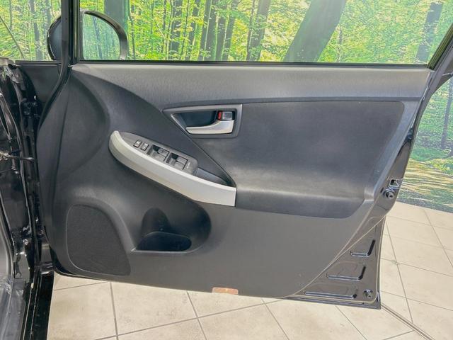 プリウス L 禁煙車 ビルトインETC 純正15インチアルミ オートライト オートエアコン Bluetooth CD 地デジ スマートキー パワーウィンドウ プライバシーガラス(33枚目)
