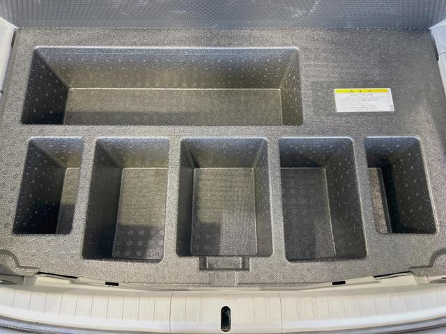 プリウス L 禁煙車 ビルトインETC 純正15インチアルミ オートライト オートエアコン Bluetooth CD 地デジ スマートキー パワーウィンドウ プライバシーガラス(42枚目)