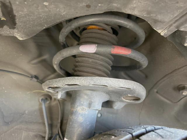 プリウス L 禁煙車 ビルトインETC 純正15インチアルミ オートライト オートエアコン Bluetooth CD 地デジ スマートキー パワーウィンドウ プライバシーガラス(50枚目)