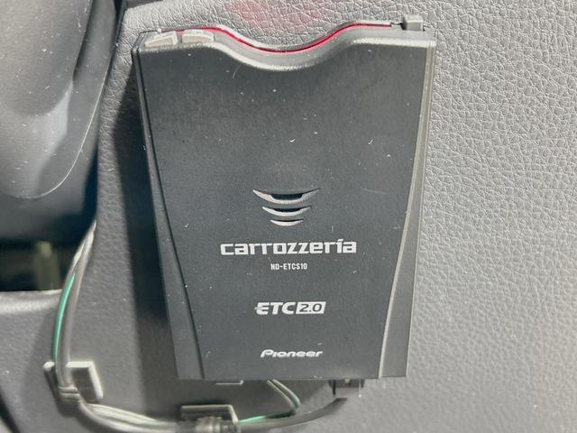 ＳＸ４ １．５ＸＧ　禁煙車　ポータブルナビ　ＥＴＣ２．０　オートエアコン　オートライト　電動格納ミラー　ＨＩＤヘッドライト　フロントフォグランプ　プライバシーガラス　純正革巻きステアリング（4枚目）