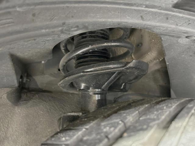 ＳＸ４ １．５ＸＧ　禁煙車　ポータブルナビ　ＥＴＣ２．０　オートエアコン　オートライト　電動格納ミラー　ＨＩＤヘッドライト　フロントフォグランプ　プライバシーガラス　純正革巻きステアリング（22枚目）