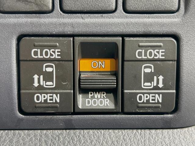【両側パワースライドドア】スマートキーや運転席のスイッチで後席両側スライドドアの開閉が可能♪電動だから力を入れてドアを開ける必要が無く、小さなお子様でも簡単に開け閉めでき快適です♪