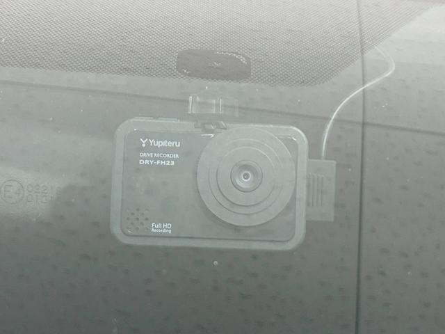 【ドライブレコーダー】安心・安全なカーライフに必須のドライブレコーダーを装備！走行中はもちろん、あおり運転や事故に遭遇した際の状況も映像で記録し、万一のリスクに備えます。