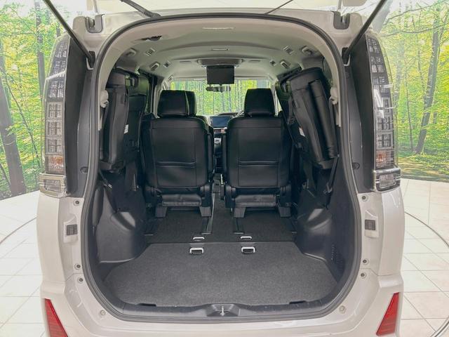 後席を格納すると、これだけの広さが！シーンに合わせたシートアレンジで、大きな荷物も積むことが出来ます♪