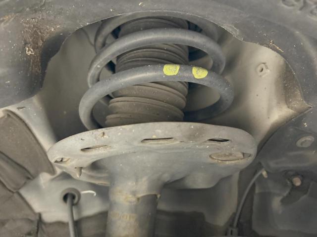 お車を安心してお乗りいただく為には、足回りの定期点検が欠かせません。サービスサポート（有償保証）では無料点検もご提供しており、安心のカーライフをお過ごしいただけるサポート体制が整っています。