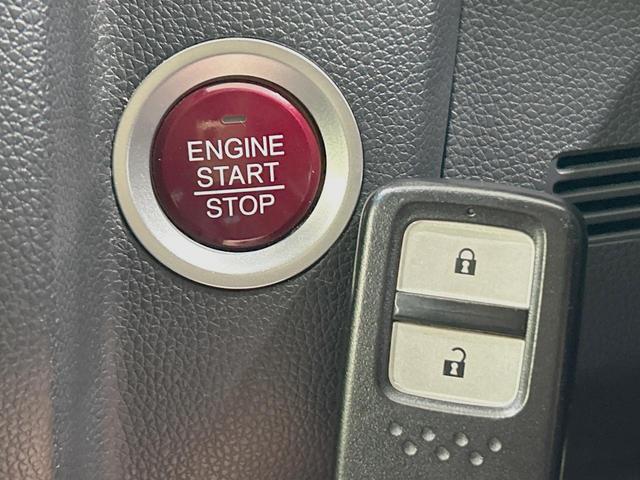 【Ｈｏｎｄａスマートキー】カバンやポケットに入れたままでもドアの施錠・解錠が可能なスマートキーを装備。エンジンのオン・オフ時もカギを取り出す必要が無いからとっても便利です♪