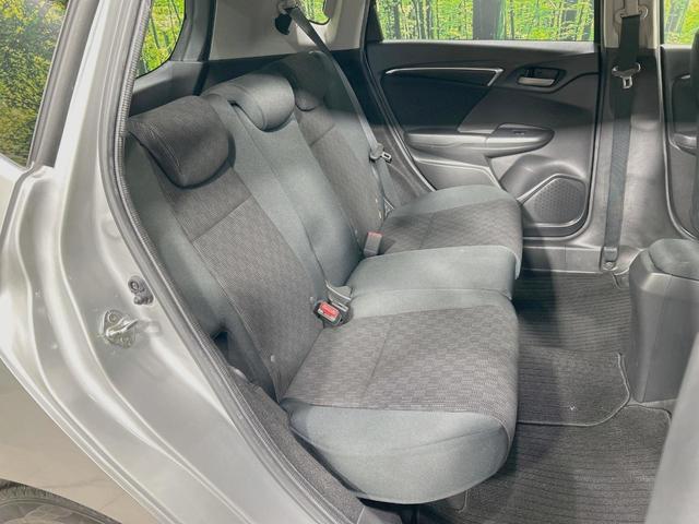 後部座席も気になるようなキズ・汚れやへたり等、大きなダメージはなく、良好な状態です。