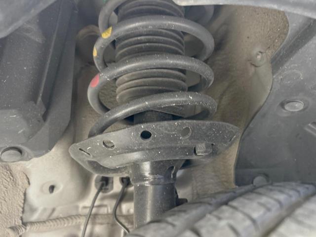 お車を安心してお乗りいただく為には、足回りの定期点検が欠かせません。サービスサポート（有償保証）では無料点検もご提供しており、安心のカーライフをお過ごしいただけるサポート体制が整っています。