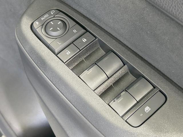 ヤリスクロス X バックカメラ トヨタセーフティセンス レーダークルーズ 禁煙車 ドラレコ コーナーセンサー スマートキー ETC オートハイビーム 車線逸脱警報 オートライト Bluetooth フルセグ(50枚目)