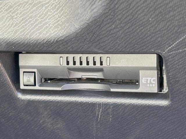 アクア Ｌ　純正ＳＤナビ　プリクラッシュセーフティ　禁煙車　ドラレコ　ビルトインＥＴＣ　オートハイビーム　車線逸脱警報　オートエアコン　Ｂｌｕｅｔｏｏｔｈ　ＣＤ　地デジ　ドアバイザー　フロアマット　電動格納ミラー（5枚目）