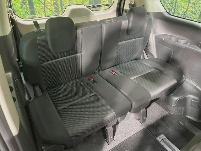 セレナ ｅ－パワー　ハイウェイスターＶ　禁煙車　インテリジェントエマージェンシーブレーキ　両側電動スライドドア　純正１０型ナビ　後席モニター　全周囲カメラ　プロパイロット　ＬＥＤヘッドライト　デジタルインナーミラー　オートブレーキホールド（11枚目）