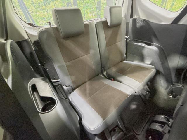 シエンタ Ｇ　クエロ　禁煙車　純正ＳＤナビ　セーフティセンス　全周囲カメラ　両側電動ドア　クリアランスソナー　ハーフレザー　ＬＥＤヘッド　スマートキー　７人乗り　オートライト　オートエアコン　Ｂｌｕｅｔｏｏｔｈ再生（10枚目）