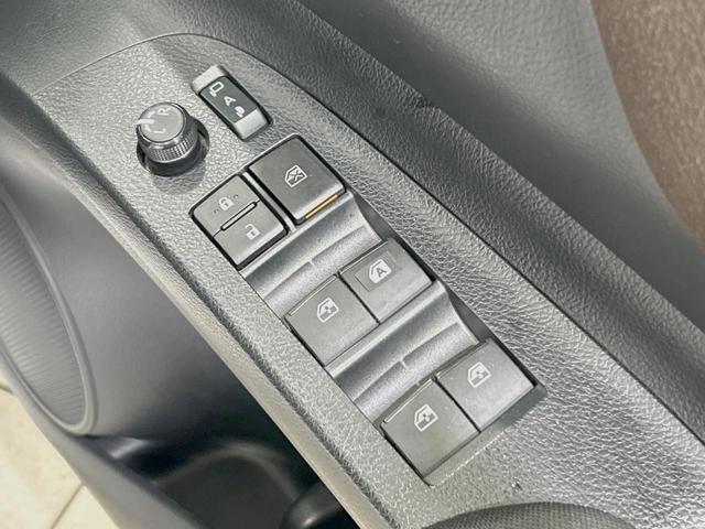 シエンタ Ｇ　クエロ　禁煙車　純正ＳＤナビ　セーフティセンス　全周囲カメラ　両側電動ドア　クリアランスソナー　ハーフレザー　ＬＥＤヘッド　スマートキー　７人乗り　オートライト　オートエアコン　Ｂｌｕｅｔｏｏｔｈ再生（28枚目）