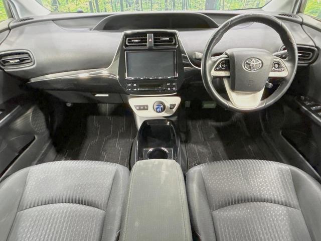 プリウス Ｓセーフティプラス　禁煙車　純正９型ナビ　セーフティセンス　レーダークルーズ　パーキングアシスト　クリアランスソナー　ＬＥＤヘッド　バックカメラ　ＥＴＣ２．０　純正１５インチアルミ　スマートキー（2枚目）