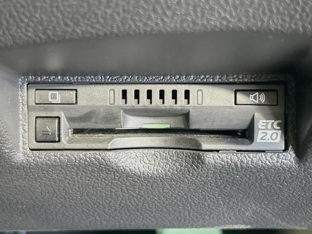 プリウス Ｓセーフティプラス　禁煙車　純正９型ナビ　セーフティセンス　レーダークルーズ　パーキングアシスト　クリアランスソナー　ＬＥＤヘッド　バックカメラ　ＥＴＣ２．０　純正１５インチアルミ　スマートキー（9枚目）