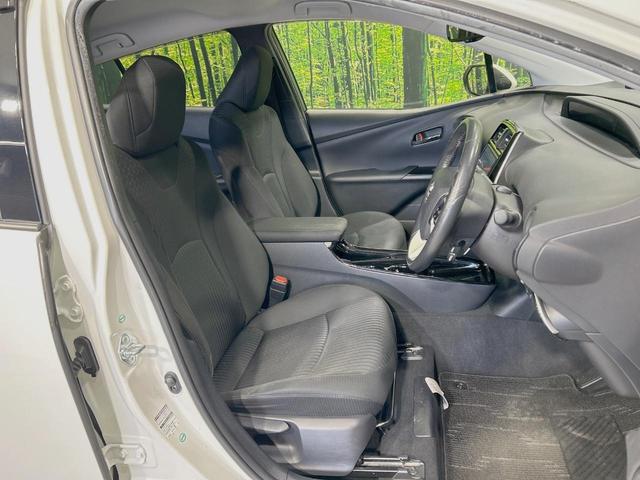 プリウス Ｓセーフティプラス　禁煙車　純正９型ナビ　セーフティセンス　レーダークルーズ　パーキングアシスト　クリアランスソナー　ＬＥＤヘッド　バックカメラ　ＥＴＣ２．０　純正１５インチアルミ　スマートキー（10枚目）