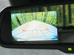 【バックカメラ】駐車時に後方がリアルタイム映像で確認できます。大型商業施設や立体駐車場での駐車時や、夜間のバック時に大活躍！運転スキルに関わらず、今や必須となった装備のひとつです！ 4