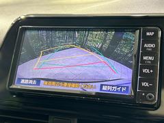 【バックカメラ】駐車時に後方がリアルタイム映像で確認できます。大型商業施設や立体駐車場での駐車時や、夜間のバック時に大活躍！運転スキルに関わらず、今や必須となった装備のひとつです！ 4